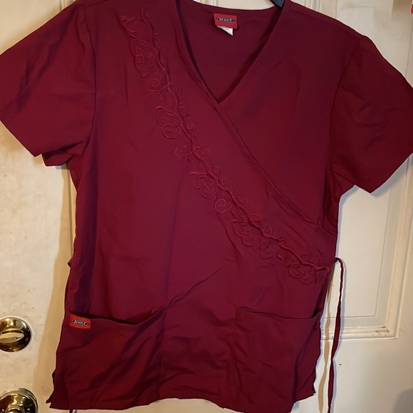 Scrub top - Picture 2 of 3